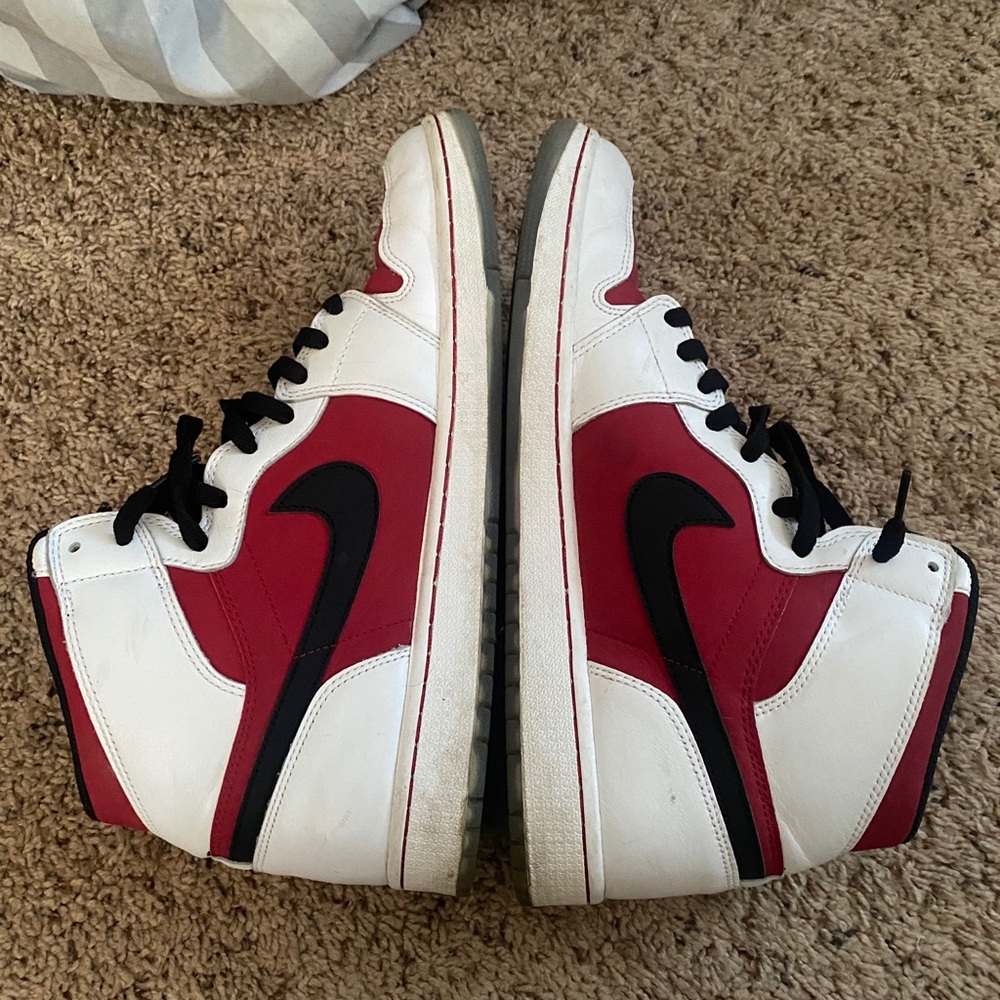 Air Jordan 1 “Carmine” - Picture 3 of 5